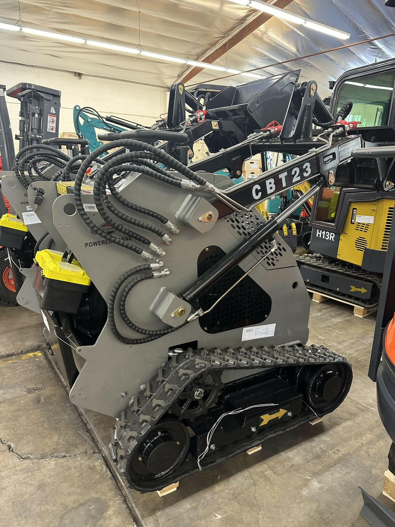 CBT23 Mini Skid Steer 4