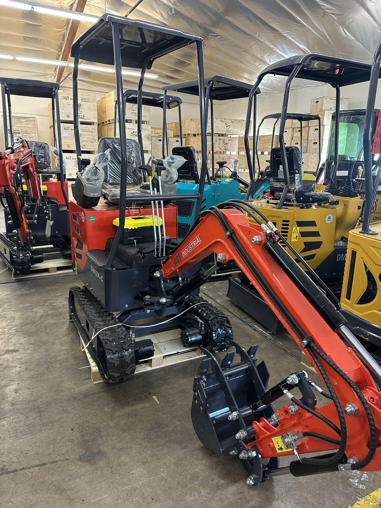 DM12X-C Mini Excavator 2