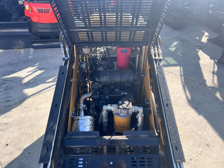 1.4 Ton, Kubota Diesel Engine 27HP Mini Skid Steer | KKT27