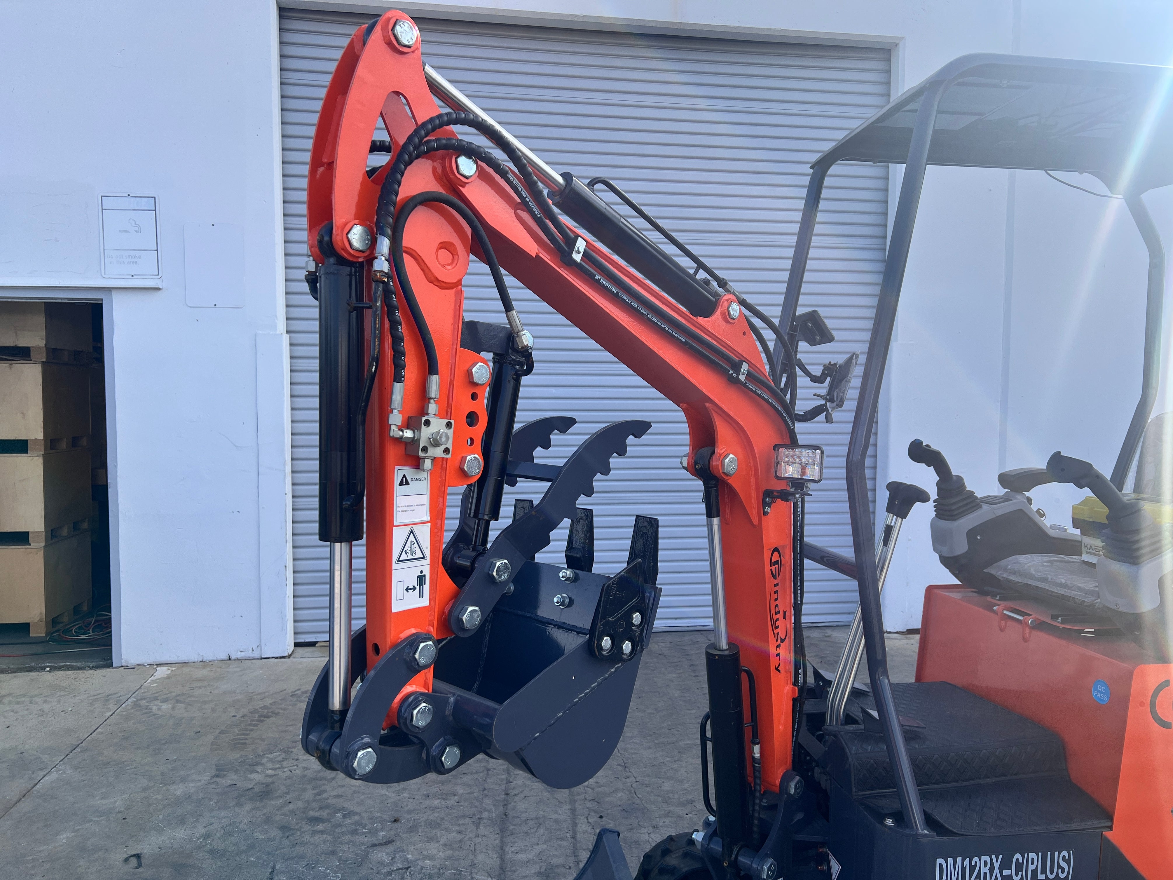 1 Ton, Upgraded Mini Excavator w/ Pilot Control & Swing Boom ...